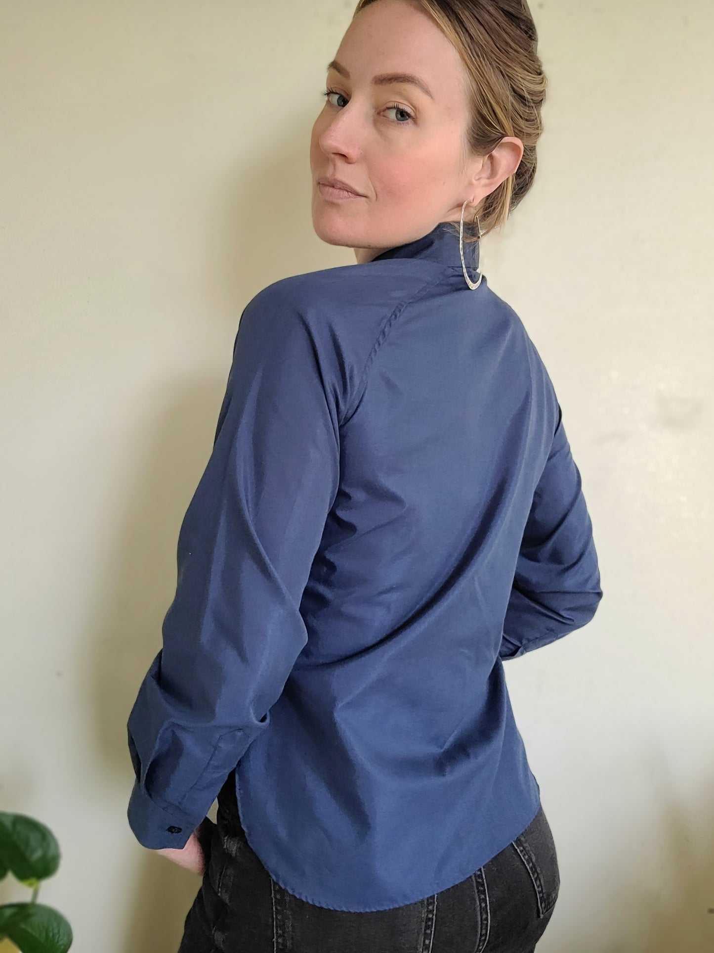 The Sam Vintage Dagger Collar Button Down M
