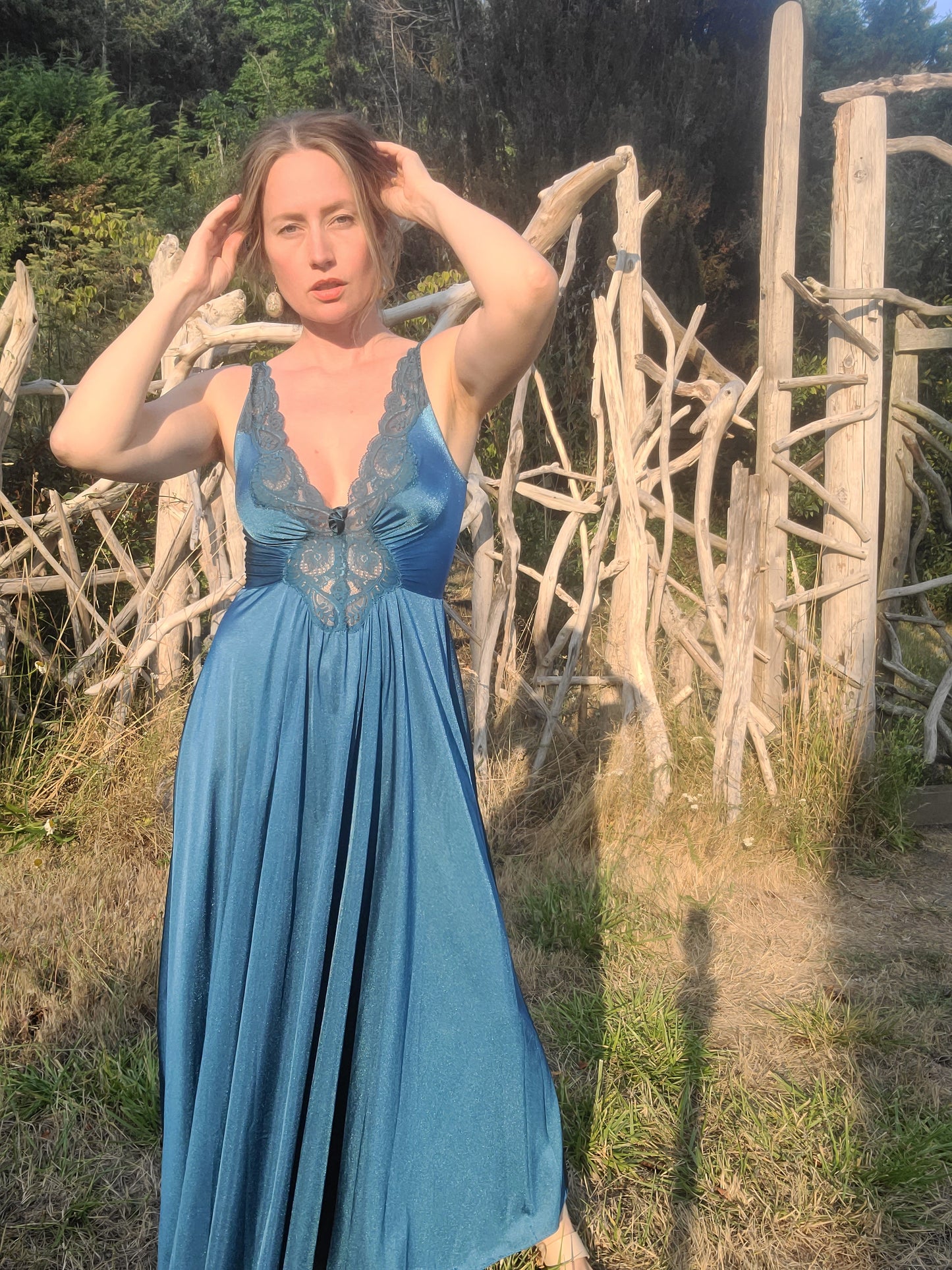 The 1970s Olga Butterfly Lace Nightgown M