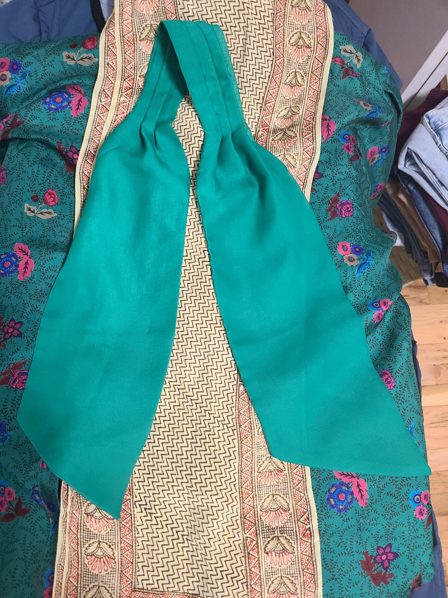 The Emerald Vintage Chiffon Neck Tie