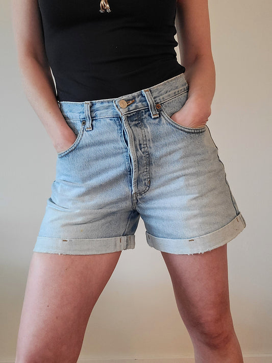 The Vintage 90s Lightwash Made In Canada GAP Denim Shorts 8