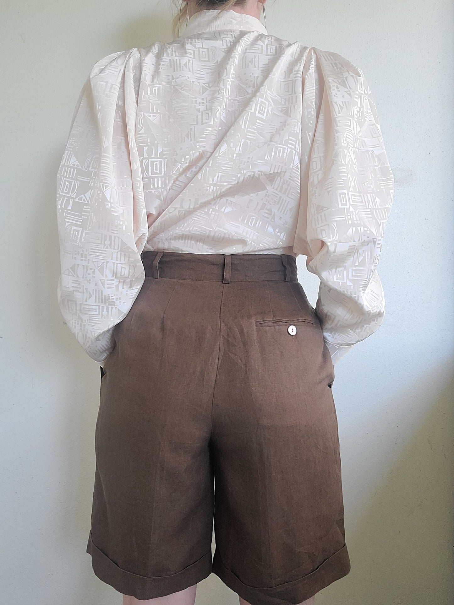 The Summer Scholar Lined Linen Shorts XS-S