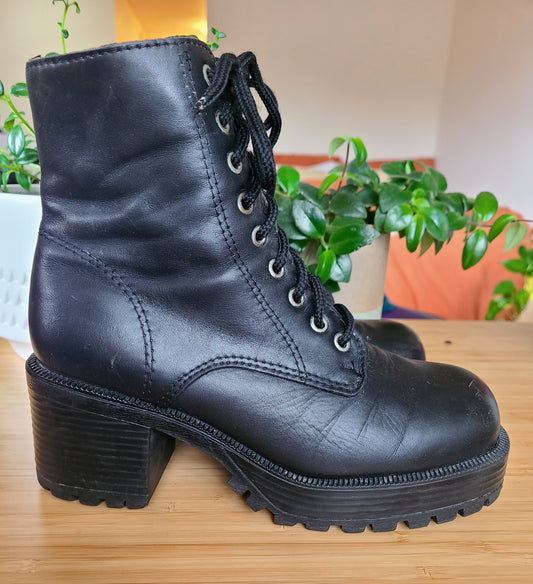 The Janine Vintage Platform Combat Boots Vtg 8