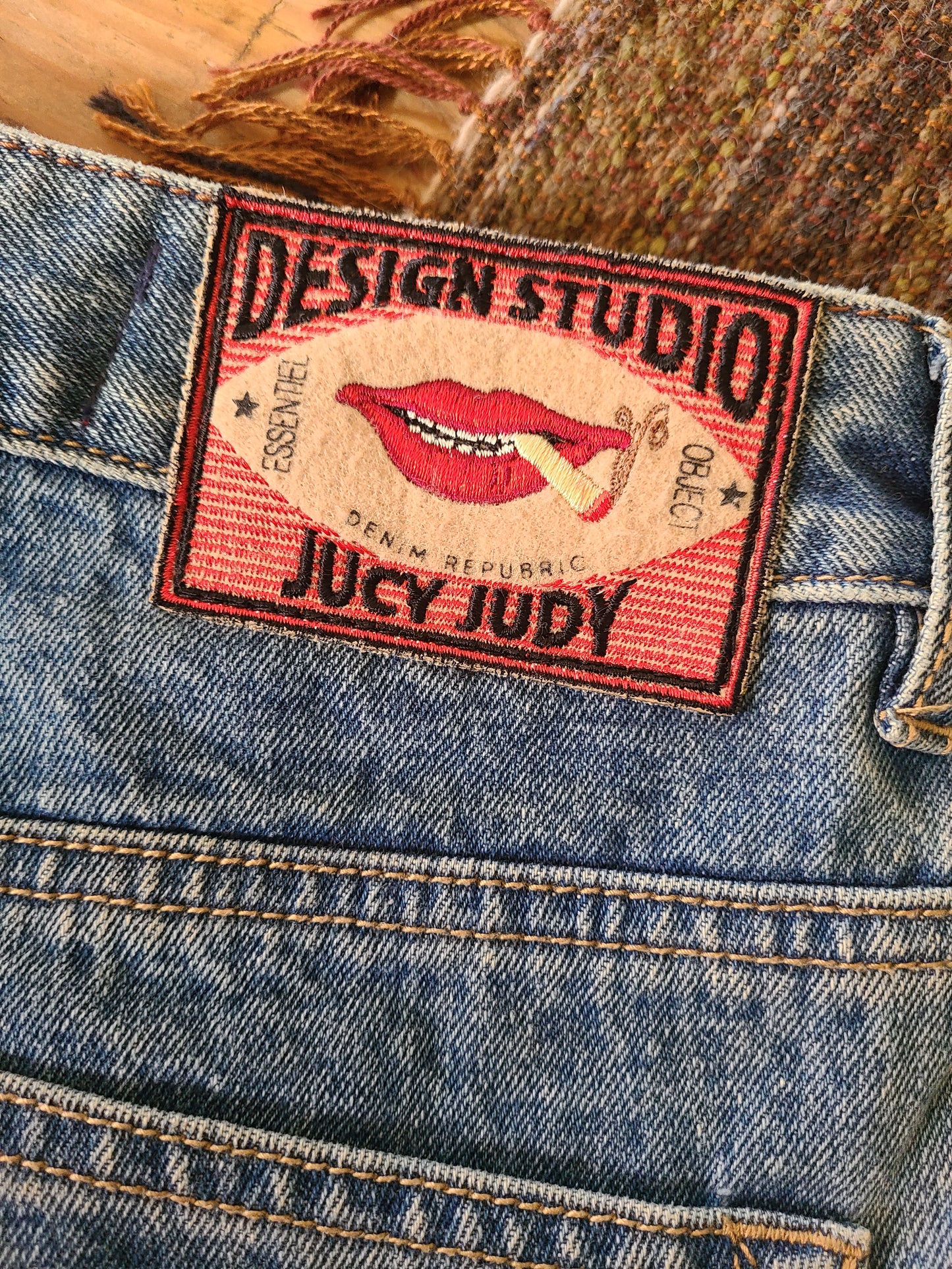 The Jucy Judy Design Studio Cropped Jeans 25