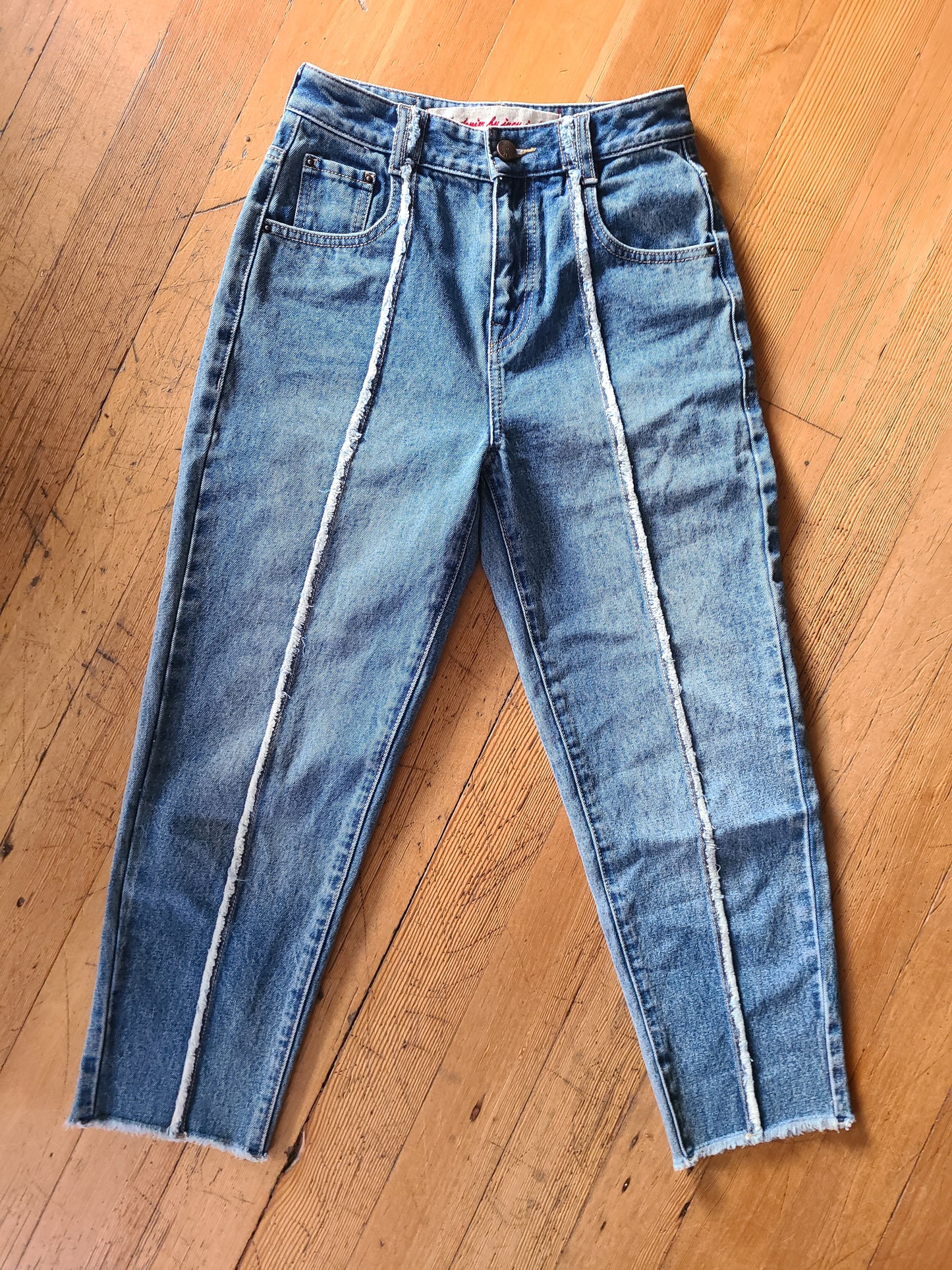 The Jucy Judy Design Studio Cropped Jeans 25