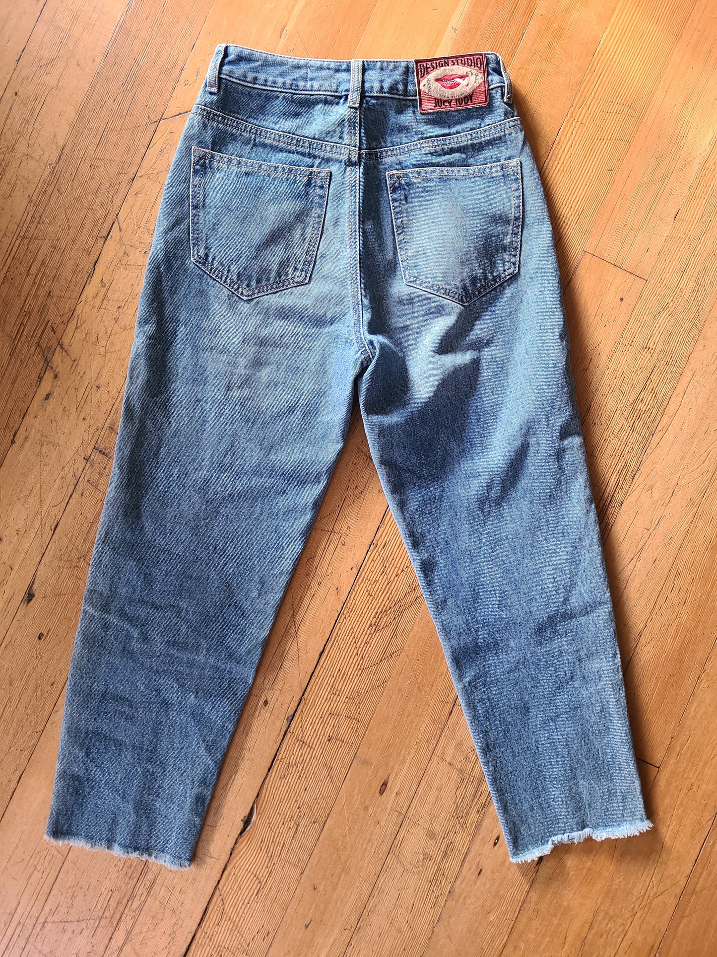 The Jucy Judy Design Studio Cropped Jeans 25